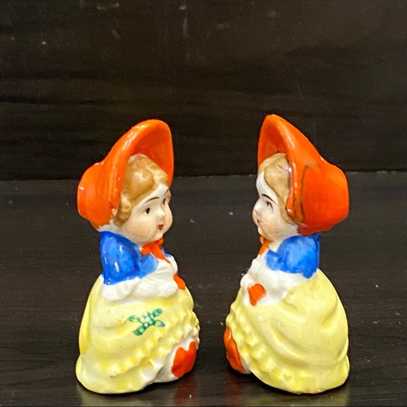 Vintage Dutch Girls Japan Porcelain Salt & Pepper Shaker Set - Picture 3 of 13
